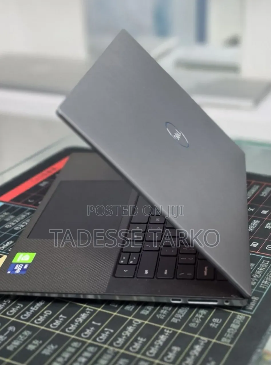 New Laptop Dell Precision 5560 16GB Intel Core i9 SSD 512GB