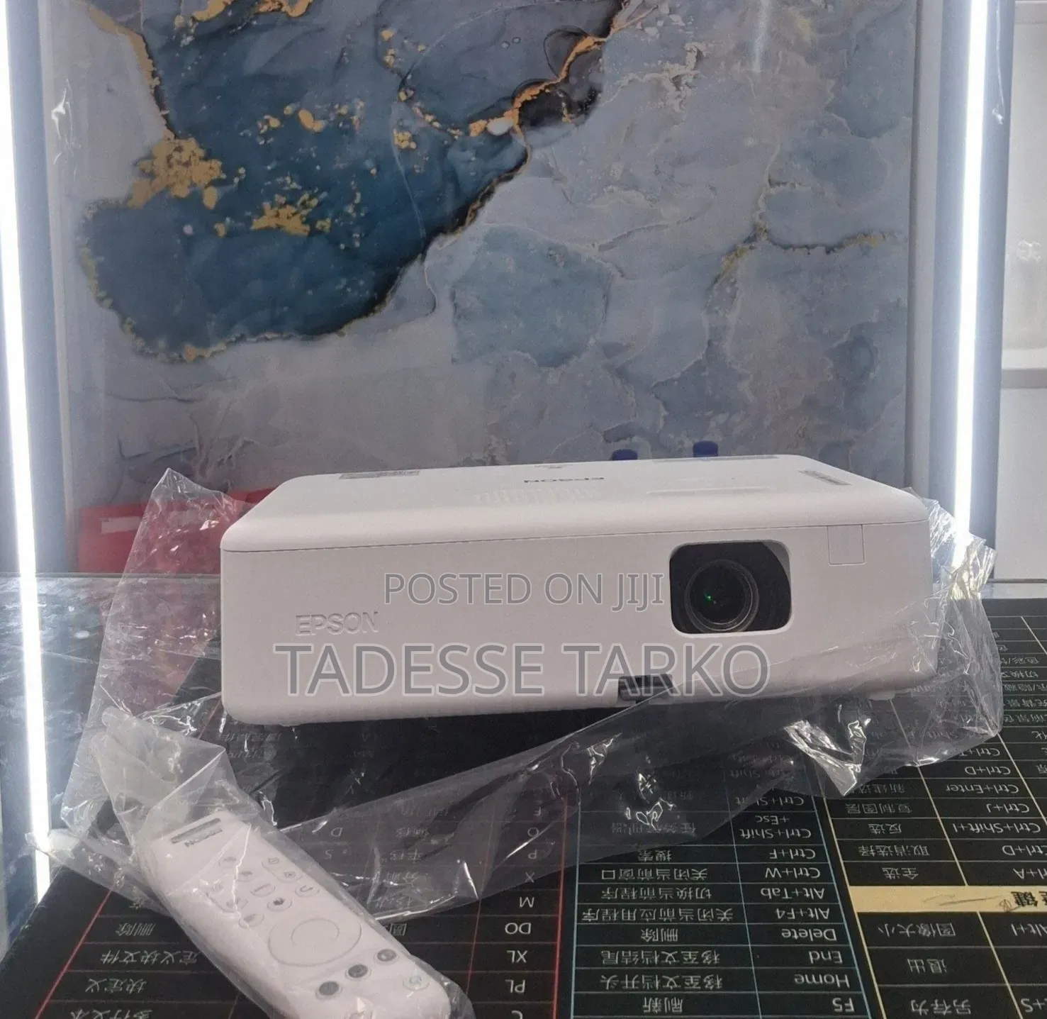 Epson W01 Projector