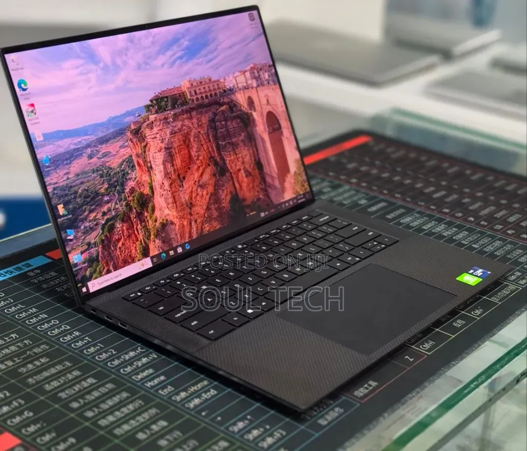 New Laptop Dell Precision 5560 16GB Intel Core i9 SSD 512GB