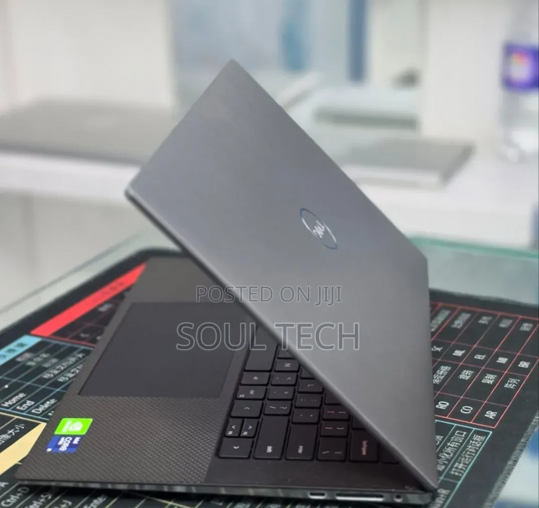 New Laptop Dell Precision 5560 16GB Intel Core i9 SSD 512GB