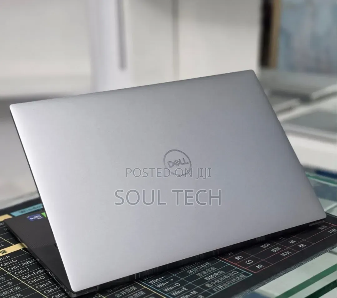 New Laptop Dell Precision 5560 16GB Intel Core i9 SSD 512GB