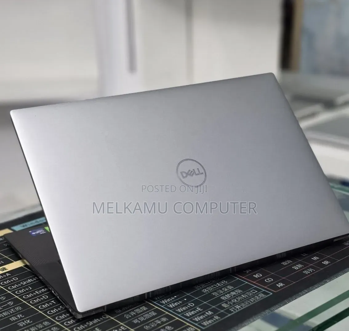 New Laptop Dell Precision 5560 16GB Intel Core i9 SSD 512GB