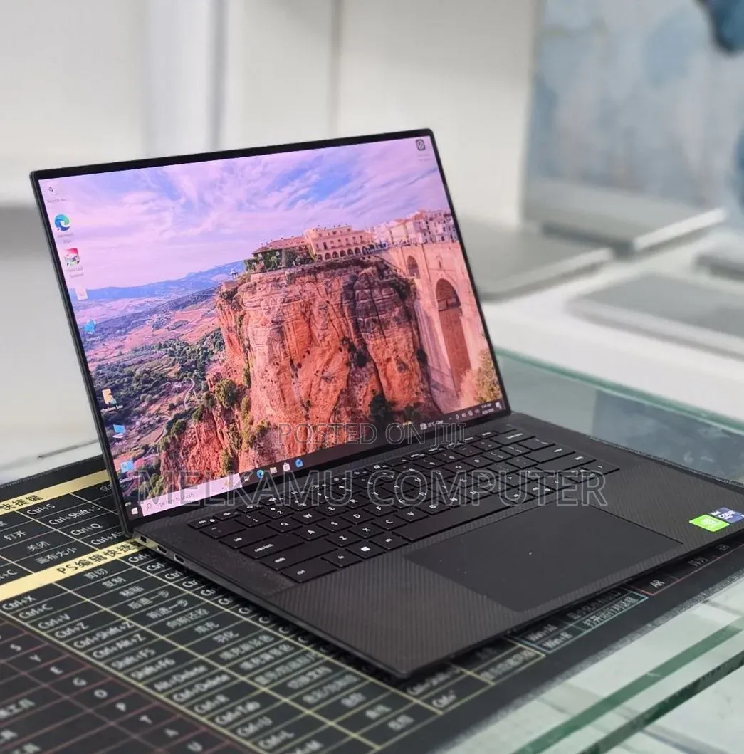 New Laptop Dell Precision 5560 16GB Intel Core i9 SSD 512GB
