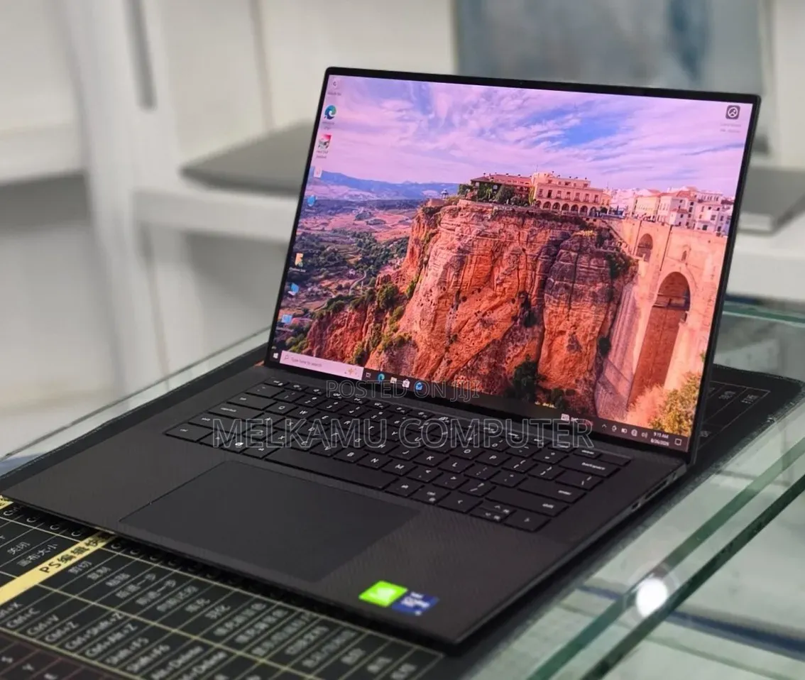 New Laptop Dell Precision 5560 16GB Intel Core i9 SSD 512GB