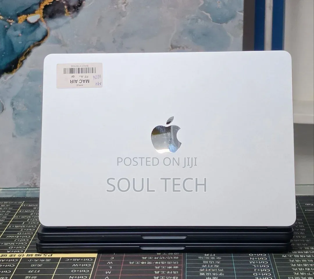 New Laptop Apple MacBook Air 2025 M4 16GB Apple M4 SSD 256GB