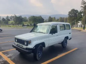 Toyota Land Cruiser 1998 White