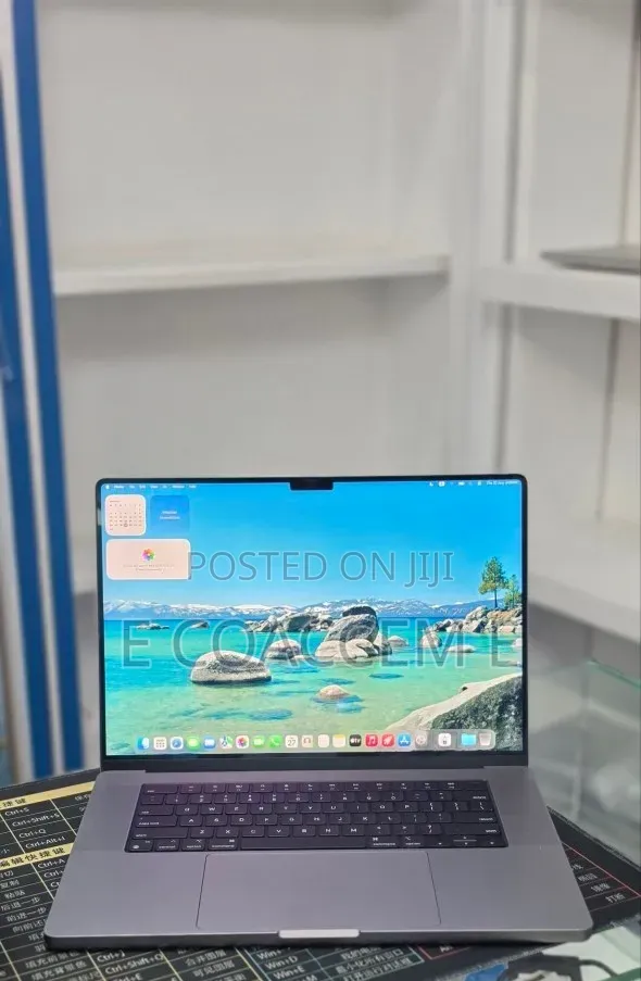New Laptop Apple MacBook 64GB SSD 1T