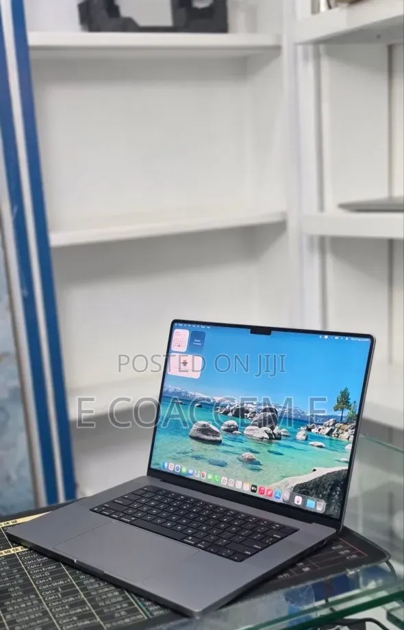 New Laptop Apple MacBook 64GB SSD 1T