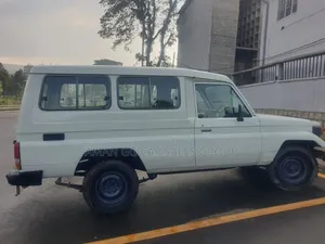 Toyota Land Cruiser 1998 White