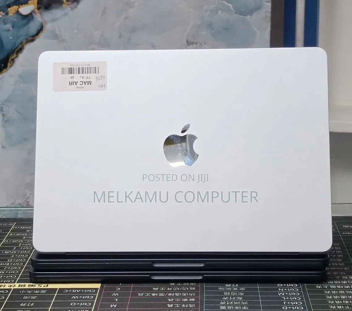 New Laptop Apple MacBook Air 2025 M4 16GB Apple M4 SSD 256GB