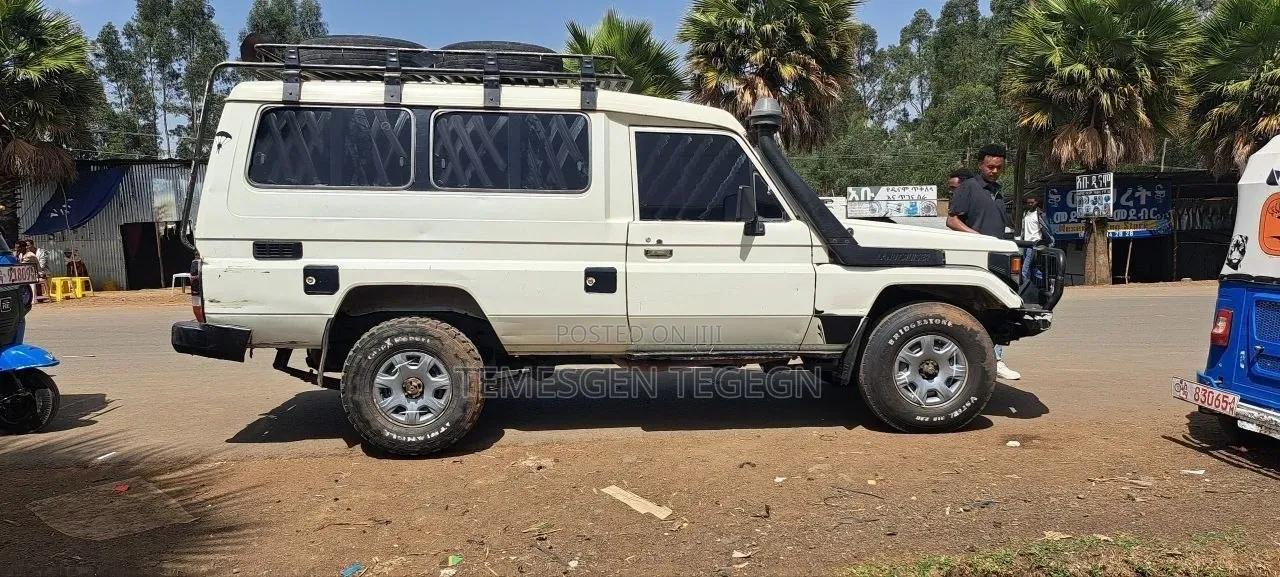 Toyota Land Cruiser 2006 White