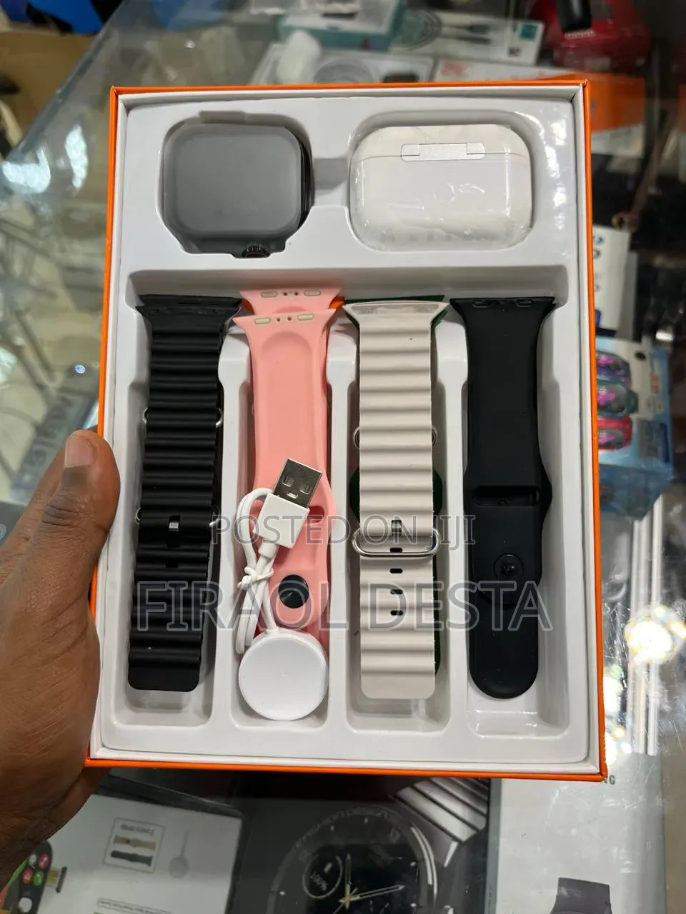 Smart Watch እና Earbud With 7 Straps