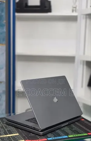 New Laptop Apple MacBook 32GB SSD 1T