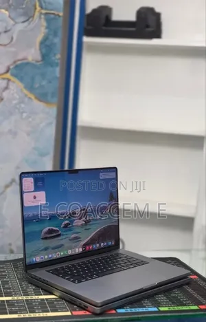 New Laptop Apple MacBook 32GB SSD 1T