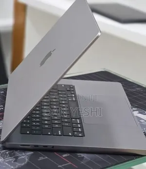 New Laptop Apple MacBook Pro 2023 M2 16GB Apple M2 SSD 512GB