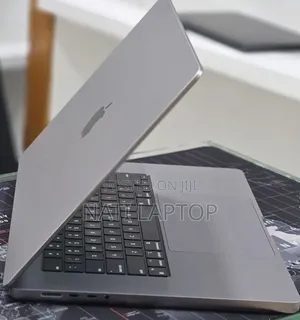 New Laptop Apple MacBook Pro 2022 M2 16GB Apple M2 SSD 512GB