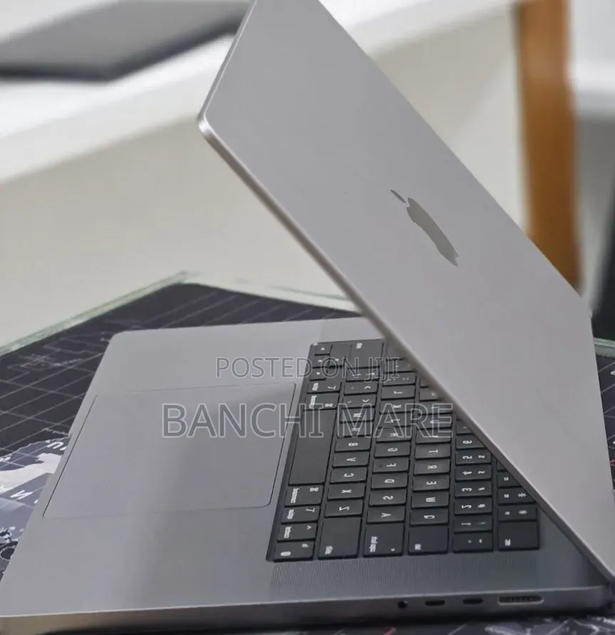 New Laptop Apple MacBook Pro 2023 M2 16GB Apple M2 SSD 512GB