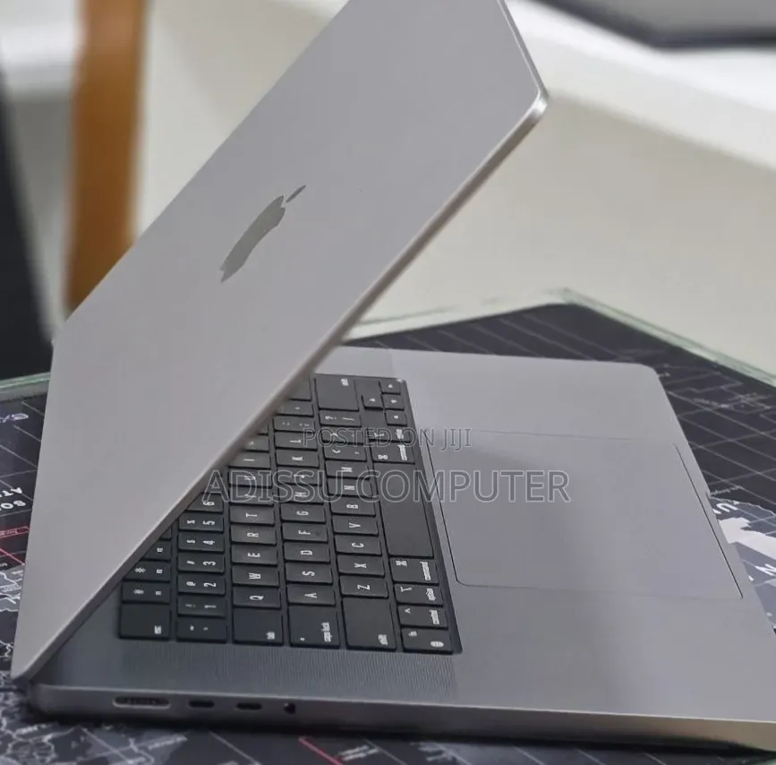 New Laptop Apple MacBook Pro 2023 M2 16GB Apple M2 SSD 512GB