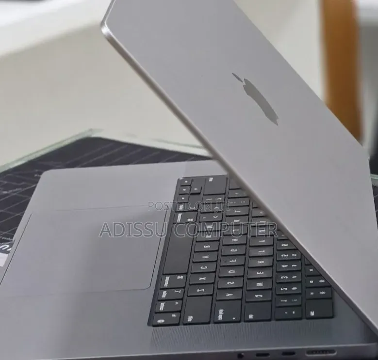New Laptop Apple MacBook Pro 2023 M2 16GB Apple M2 SSD 512GB