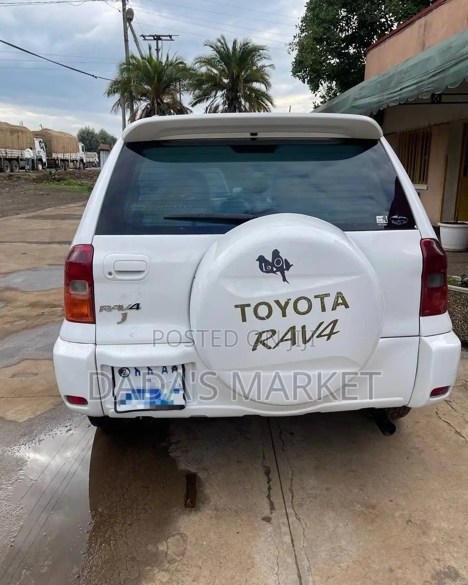 Toyota RAV4 Automatic 2003 White