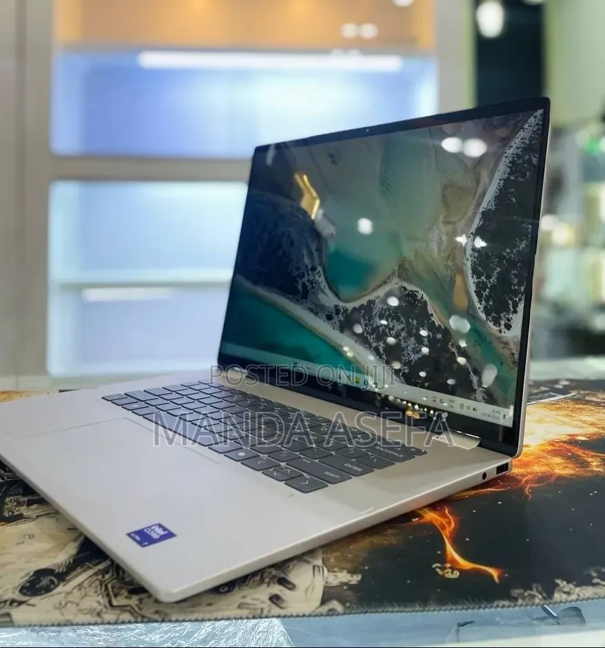 New Laptop HP OmniBook 5 16" 16GB Intel Core Ultra 7 SSD 512GB