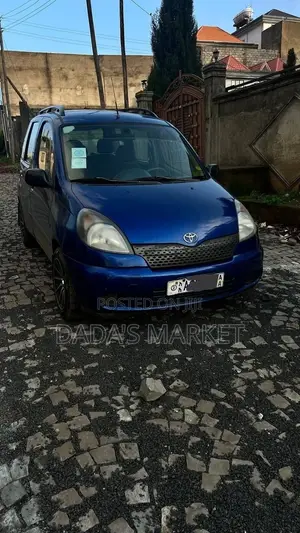 Toyota Corolla Verso 2000 Gray