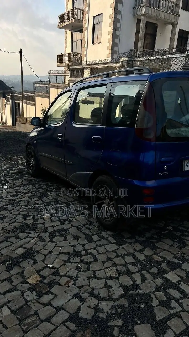 Toyota Corolla Verso 2000 Gray