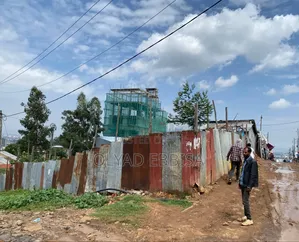 ላምበረት አራራት ሆቴል አካባቢ 250ካሬ መሬት ሽያጭ