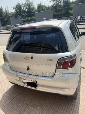 Toyota Vitz 2001 Silver