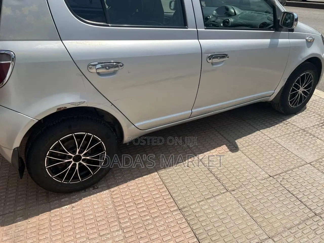 Toyota Vitz 2001 Silver