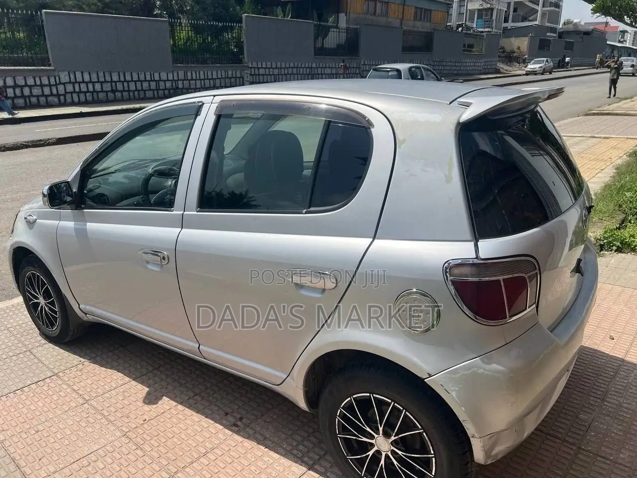 Toyota Vitz 2001 Silver
