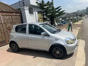 Toyota Vitz 2001 Silver