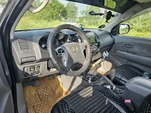 Toyota Hilux 2012 Gray
