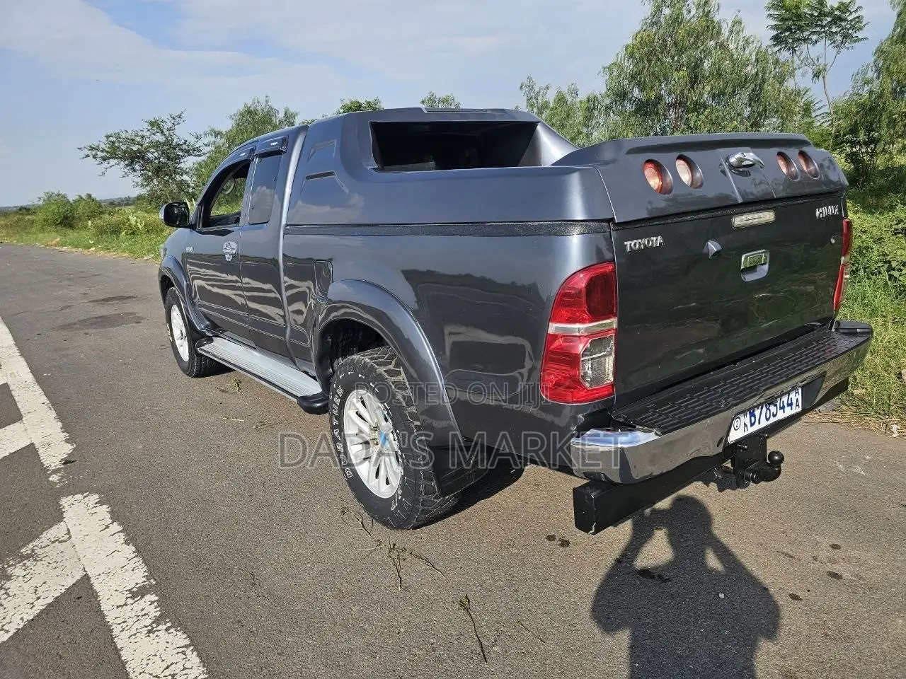Toyota Hilux 2012 Gray