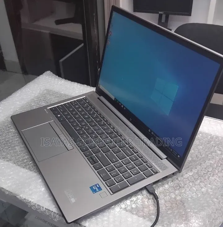 New Laptop HP ZBook 15 16GB Intel Core i7 SSD 512GB
