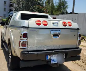 Toyota Hilux 2012 Gold