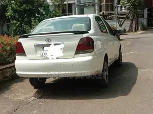 Toyota Platz 2003 White