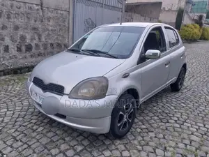 Toyota Vitz 2001 Gray