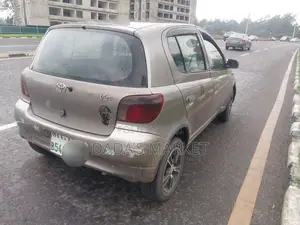 Toyota Vitz 2001 Gray