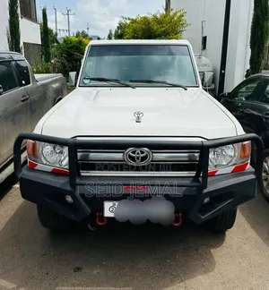 Toyota Land Cruiser 2009 White