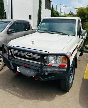 Toyota Land Cruiser 2009 White