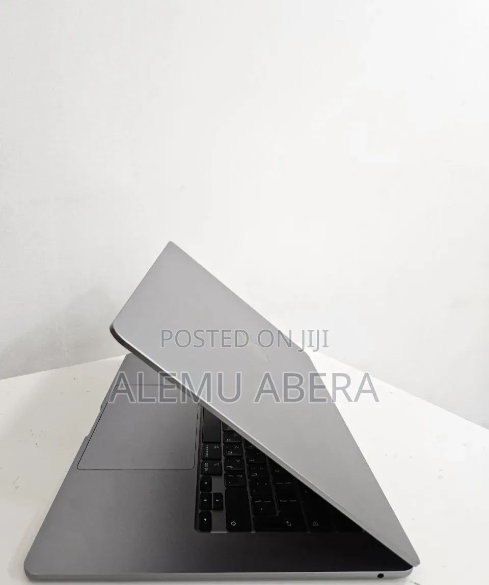 New Laptop Apple MacBook Air 2024 M3 8GB Apple M3 SSD 512GB