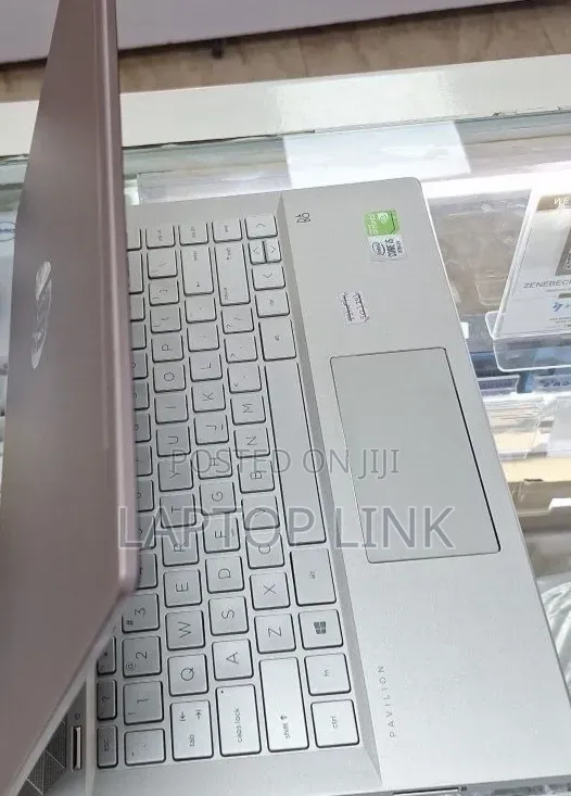 New Laptop HP Pavilion 14 8GB Intel Core i5 SSD 512GB