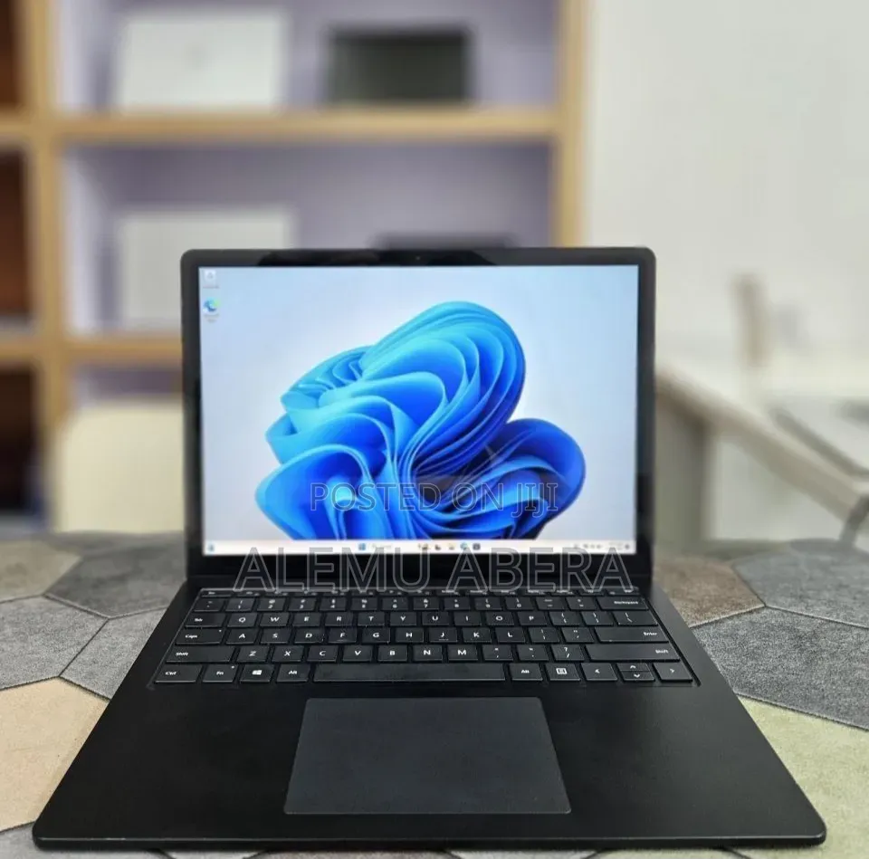 New Laptop Microsoft Surface 16GB Intel Core i7 SSD 512GB
