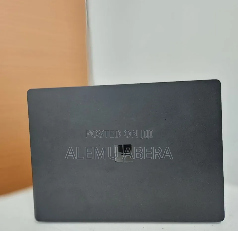 New Laptop Microsoft Surface 16GB Intel Core i7 SSD 512GB