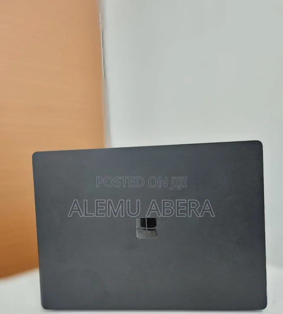 New Laptop Microsoft Surface 16GB Intel Core i7 SSD 512GB