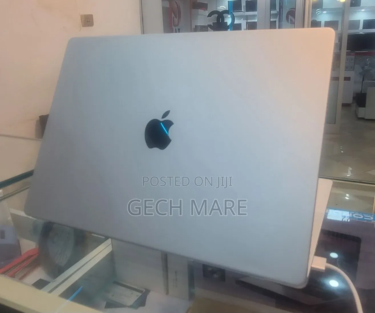 New Laptop Apple MacBook Pro 2021 M1 32GB Apple M1 Pro SSD 1T