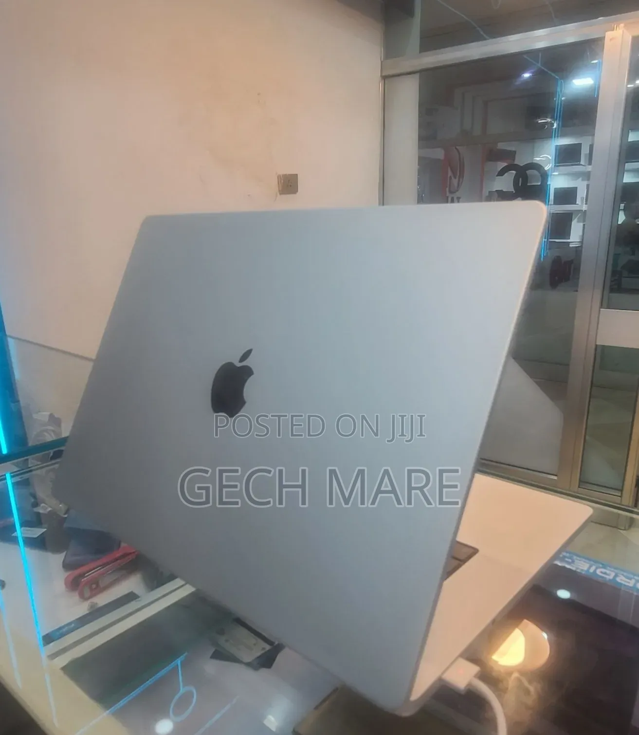 New Laptop Apple MacBook Pro 2021 M1 32GB Apple M1 Pro SSD 1T