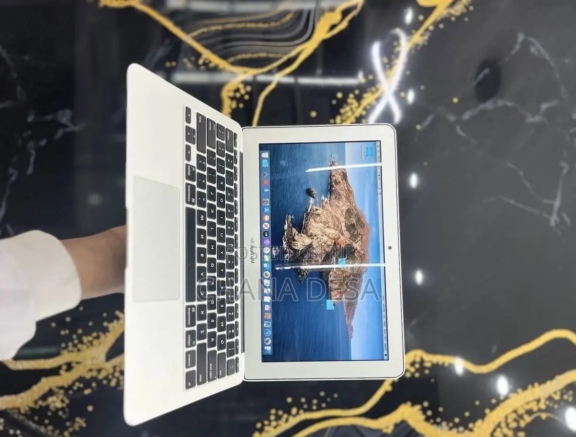 New Laptop Apple MacBook Air 2015 8GB Intel Core i5 SSD 128GB