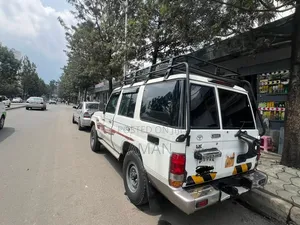 Toyota Land Cruiser 2011 White